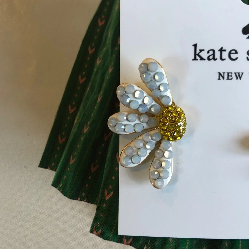Authentic kate spade New on card White Petal & Gold Center Daisy Stud Earrings